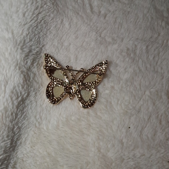 Chic Red Butterfly Pin - Picture 3 of 6